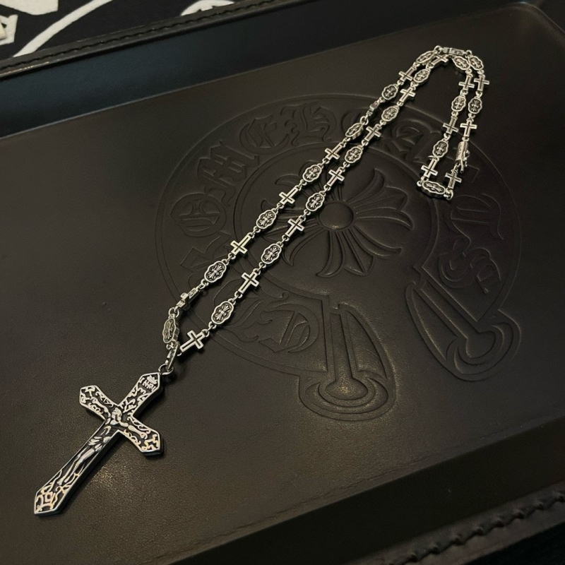 Ch*0me He**ts necklaces